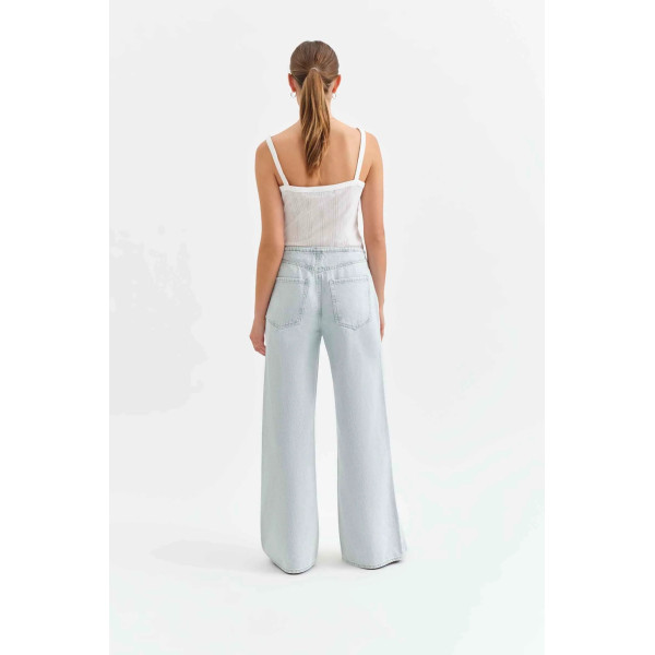 Ámbar Mid Rise Wide Leg Jean