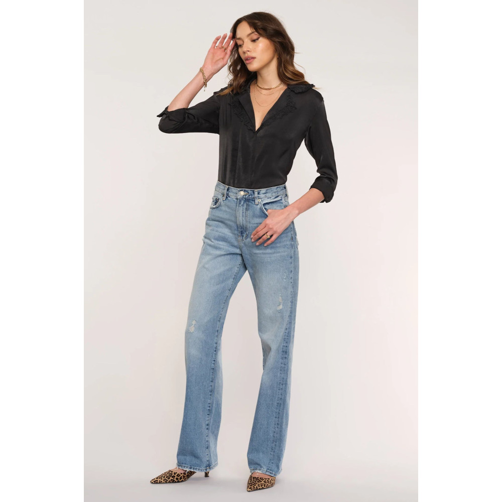Gemme Glow Lace Collar Blouse