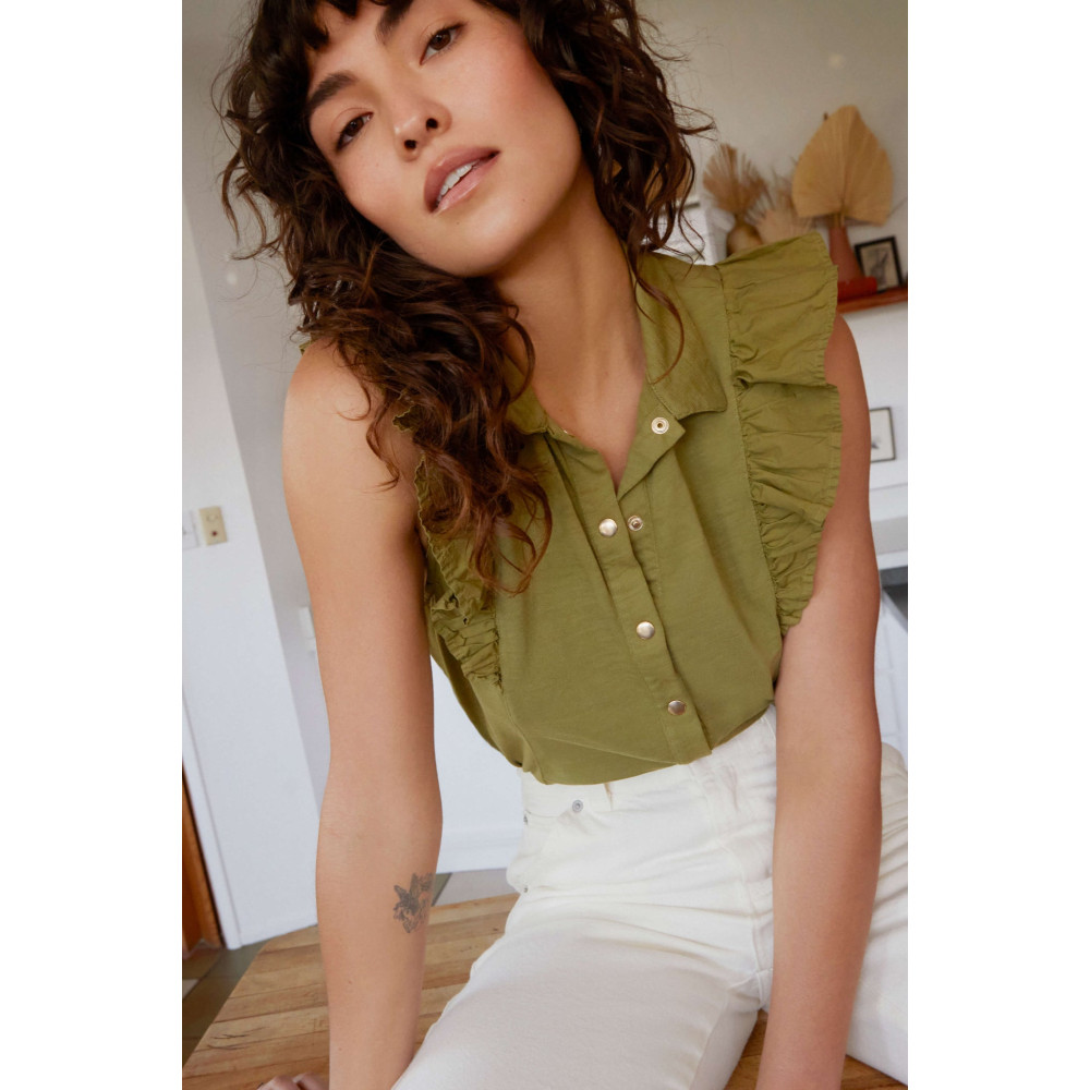 Cadencia Ruffle Button Top