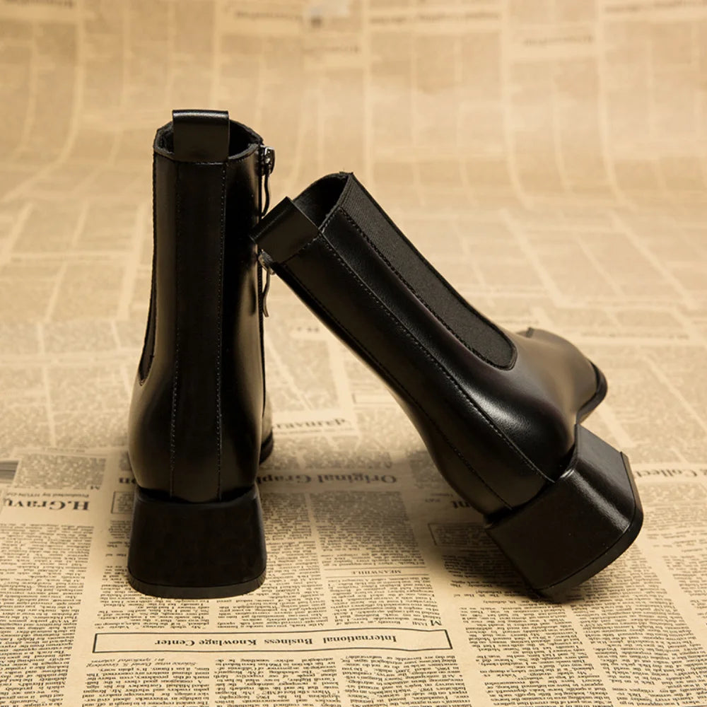 Outline Flow Boots